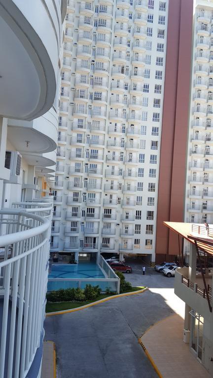 Aaa Condominium Тагайтай Экстерьер фото